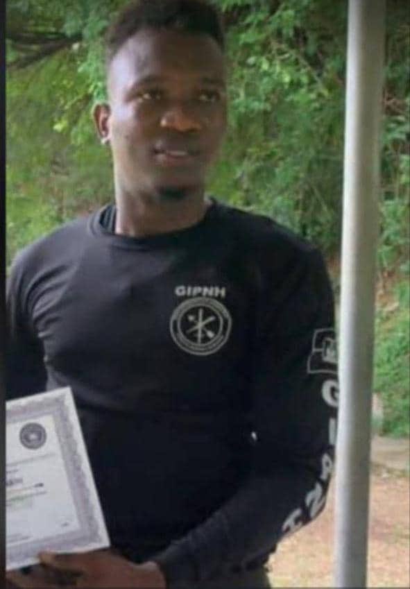 ordena_welito's tweet photo. Hilaire Esdras, un policier du #SWAT Team issu de la 30e promotion de la @pnh_officiel, tué sur le front après avoir été atteint d'un projectile au cou lors d'une opération menée par les forces de l'ordre contre des présumés bandits au niveau de #Pacot ce mercredi 4 juin 2025. https://t.co/RDHshw5Wsn