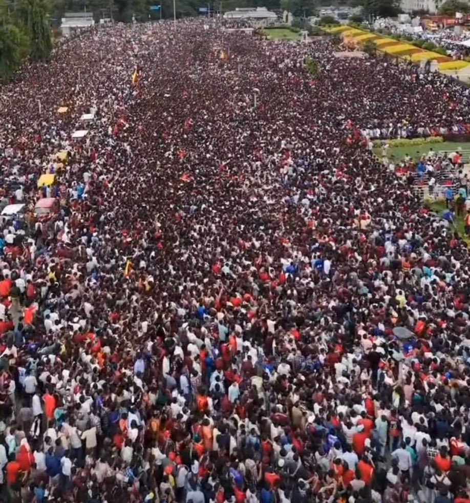 No celebrity in Asia can pull this kind of crowd not even politicians. The biggest fanbase for the biggest player. MEGASTAR VIRAT KOHLI