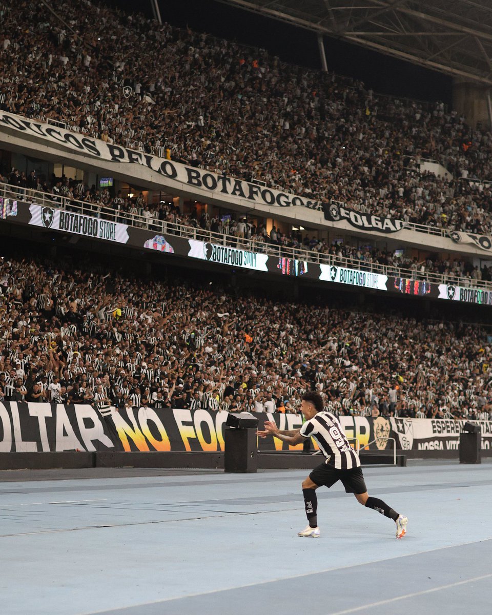 glxrioso's tweet photo. falta o dele. https://t.co/BOFV3o2StO