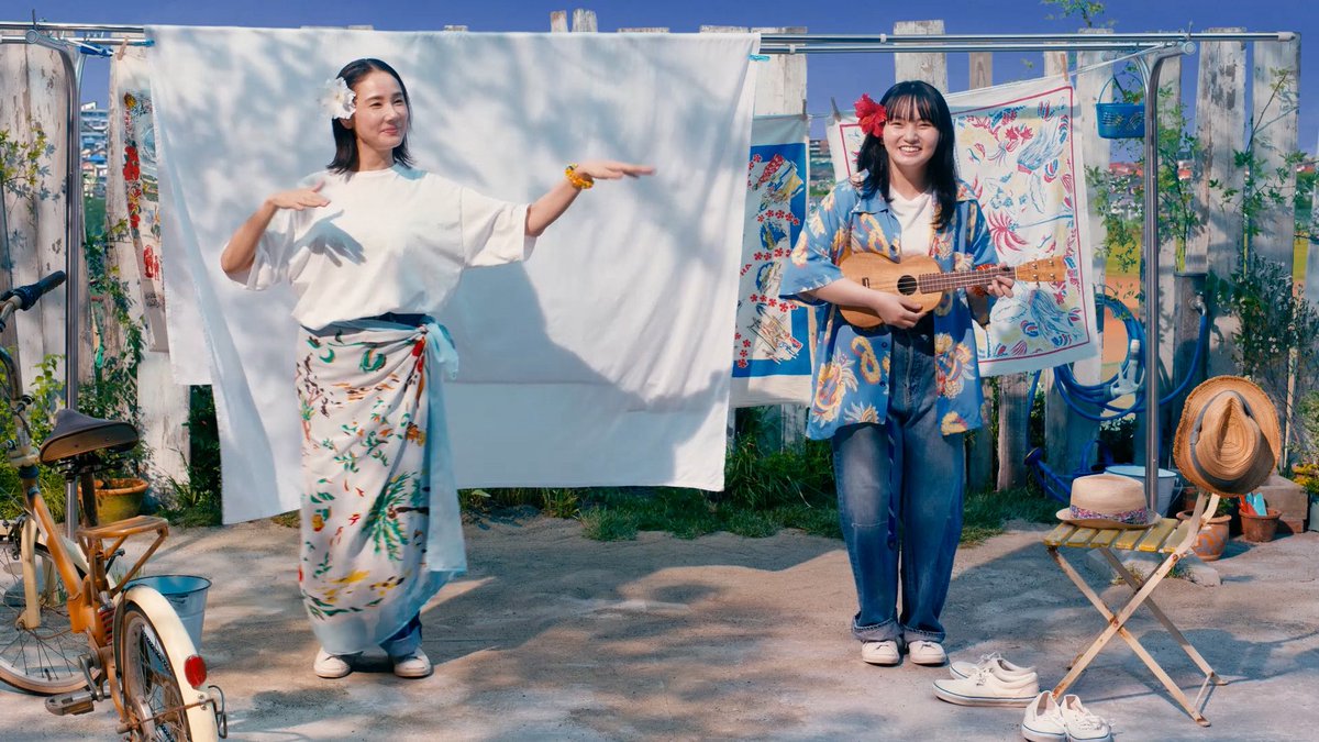 hiraidaistaff's tweet photo. 「Slow & Easy」がポカリスエット新CM「ふたりでハワイ語」篇などのCMソングに決定。

吉田羊さんと鈴木梨央さんが出演、ポカリ母娘が大人気のCMシリーズ「ポカリ、のまなきゃ。」の第23弾。
6/7(土)から全国放映が開始となります。

全国放映に先立ち、CMとweb movieがYouTubeで公開中。

詳しくはこちら
https://t.co/SWPM7HLaMw

#平井大