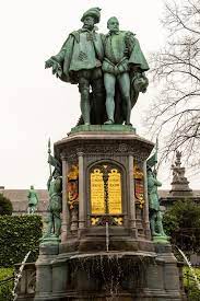 Monument als comtes d'Egmont i Horn al Petit Sablon de Brussel·les. El Duc d'Alba els va fer decapitar el 5 de juny de 1568 a Brussel·les -més de 1000 execucions- per la seva oposició a la Inquisició i per denunciar l'absència de llibertat religiosa durant l'ocupació espanyola.
