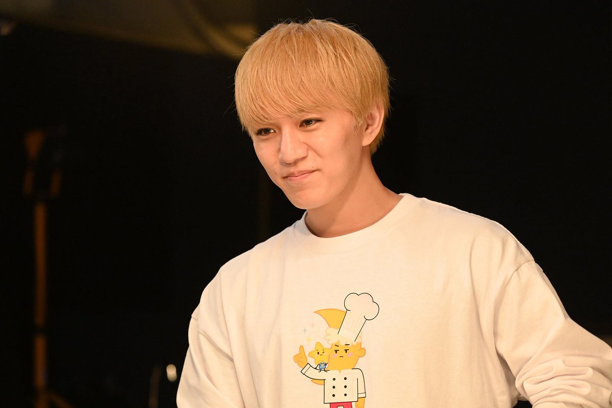 【新品】ミッドナイト屋台　神山智洋　中村海人　Tシャツ　Mサイズ 新品】ミッドナイト屋台 神山智洋 中村海人 Tシャツ Mサイズ