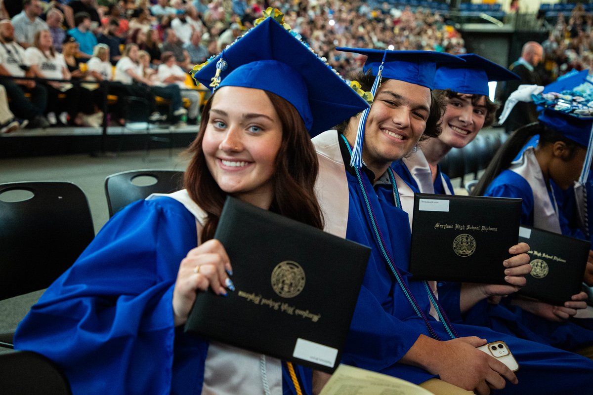 BaltCoPS's tweet photo. π The Class of 2025 is shining bright! Photo albums will be added to the BCPS Flickr page as they become available.
Don't forget to share your graduation pics using #bcpsgrad.
β‘οΈ https://t.co/8e107f6cWd https://t.co/asFF0NbIqS