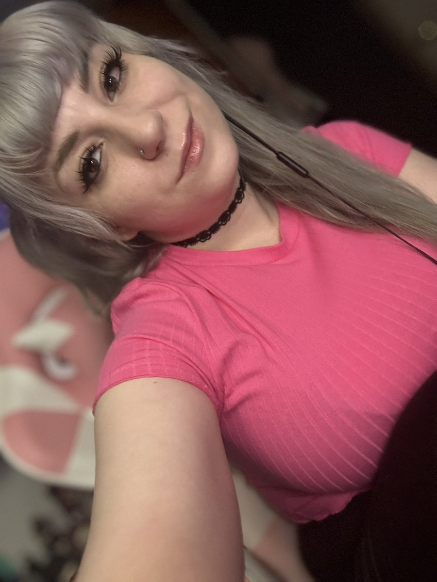 On Wednesday we wear pink… and stream 💕💗