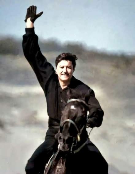 Guy Williams, El Zorro, en playa de Mar del Plata. Temporada 1977-78, cuando actuó en el circo Real Madrid.