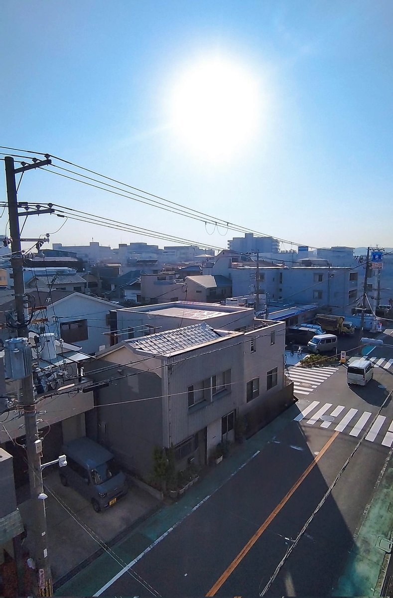 新たな旅はじまり🌈
今日も運がいいありがとう❕️

＞いまのそら＜　
エエ天気なること間違いないあさ
☀今の気温20℃
最高気温29℃
　　    　　　　　6月5日 　7:00　 大阪もりぐちﾖﾘ