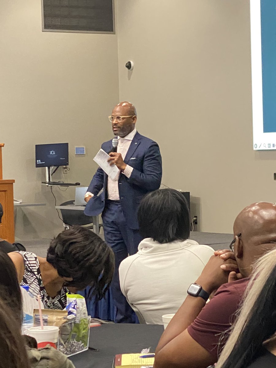 nakelya's tweet photo. EPIC ‘25 @TCSBoardofEd was AMAZING‼️Thank you @DonyallD from @EdEpiphany for sharing your experience &amp; knowledge✨ Today’s takeaway gem… “I cannot control what I inherit, but I can control my inheritance!” @ESPNupe @MikeDaria @tidecam #HighExpectationsForALL💚 https://t.co/hpNv0ijcNi