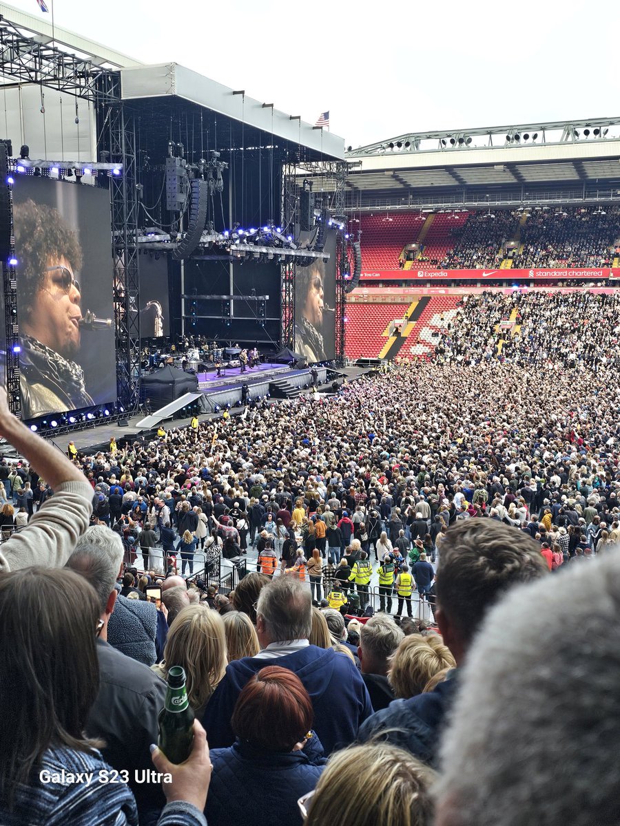 Greg25052005's tweet image. The Boss came to our home