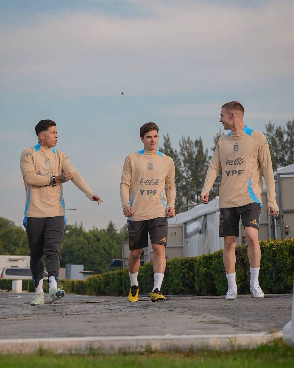 Enzo, Julián y Mastantuono.

ADN River. 🎩😮‍💨