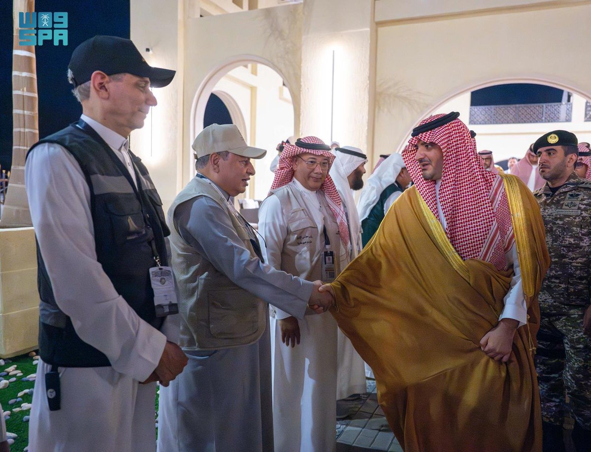 الأمير عبدالعزيز بن سعود يقف على جاهزية الجهات المشاركة في حج هذا العام لاستقبال حجاج بيت الله الحرام في مشعر عرفات.
spa.gov.sa/ar/w2334581
#واس_حج46 | #واس_عام