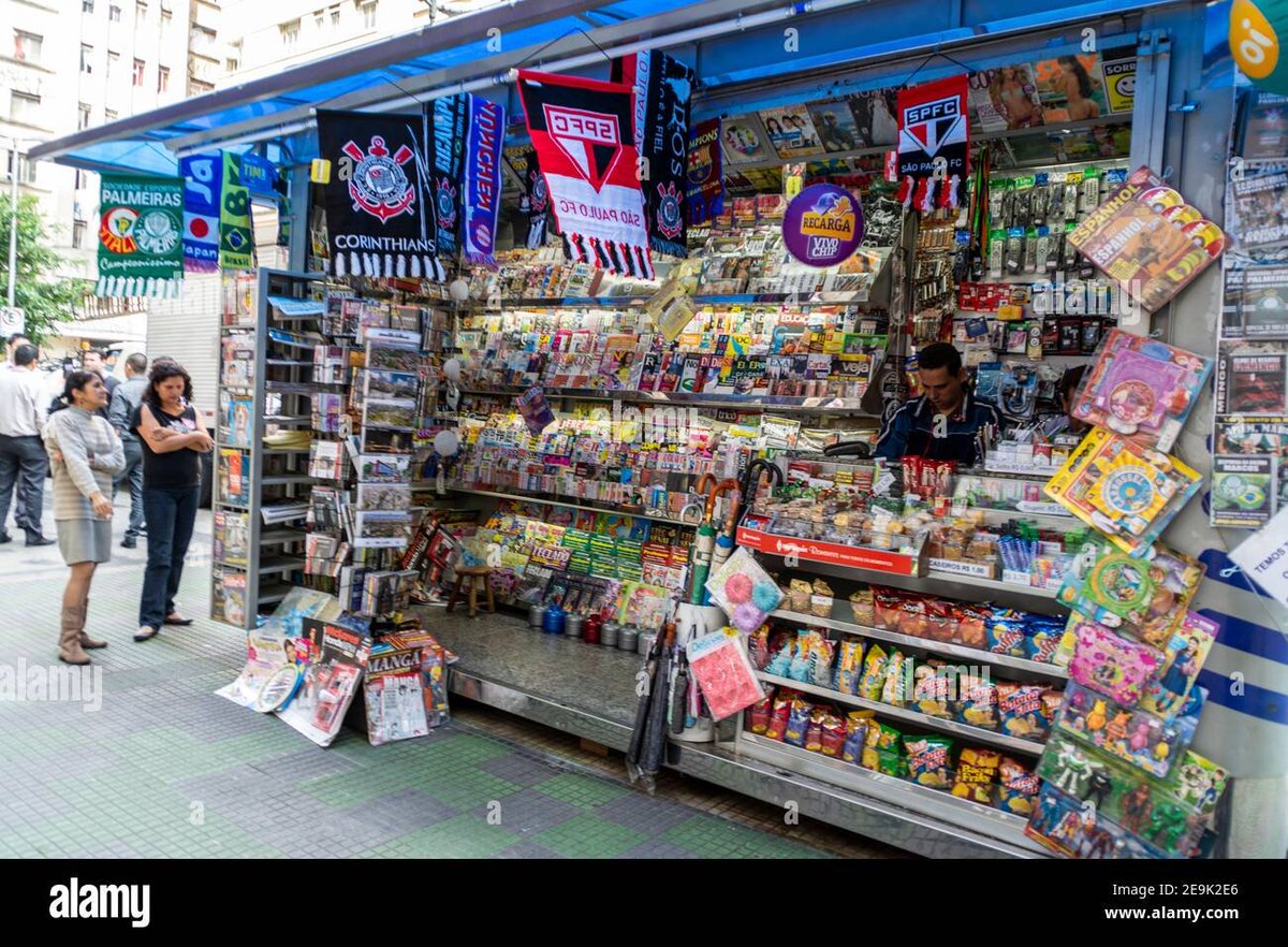 <a href="/kgalperin/">Karina Galperin</a> No todo tiene que ser cool. Un kiosko callejero tiene que ofrecer: Diarios, revistas, puchos, bebidas, golosinas... A los canillitas: pónganse a vender birra y puchos viva el tercer mundo