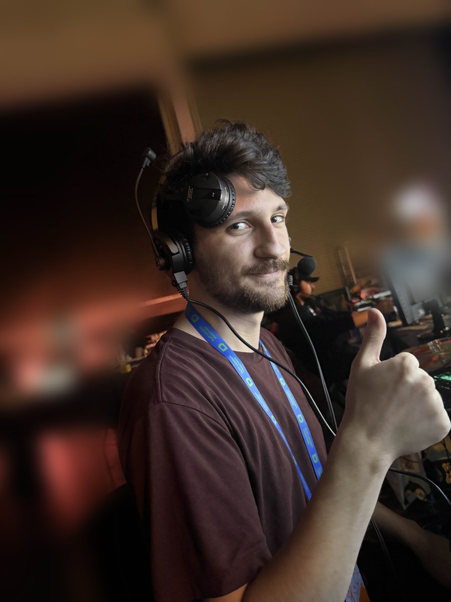 Unfeatured tweet media