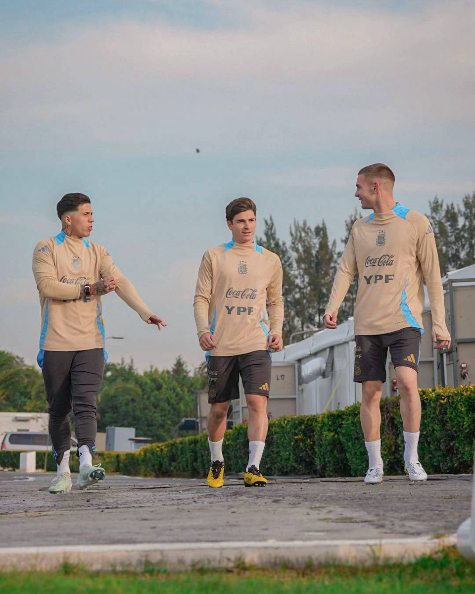 sariskleit's tweet image. River Camp.