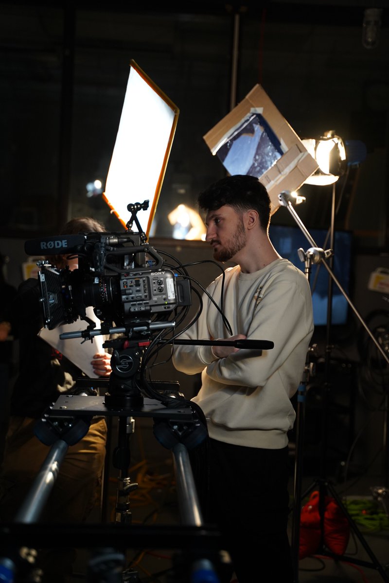 Unfeatured tweet media