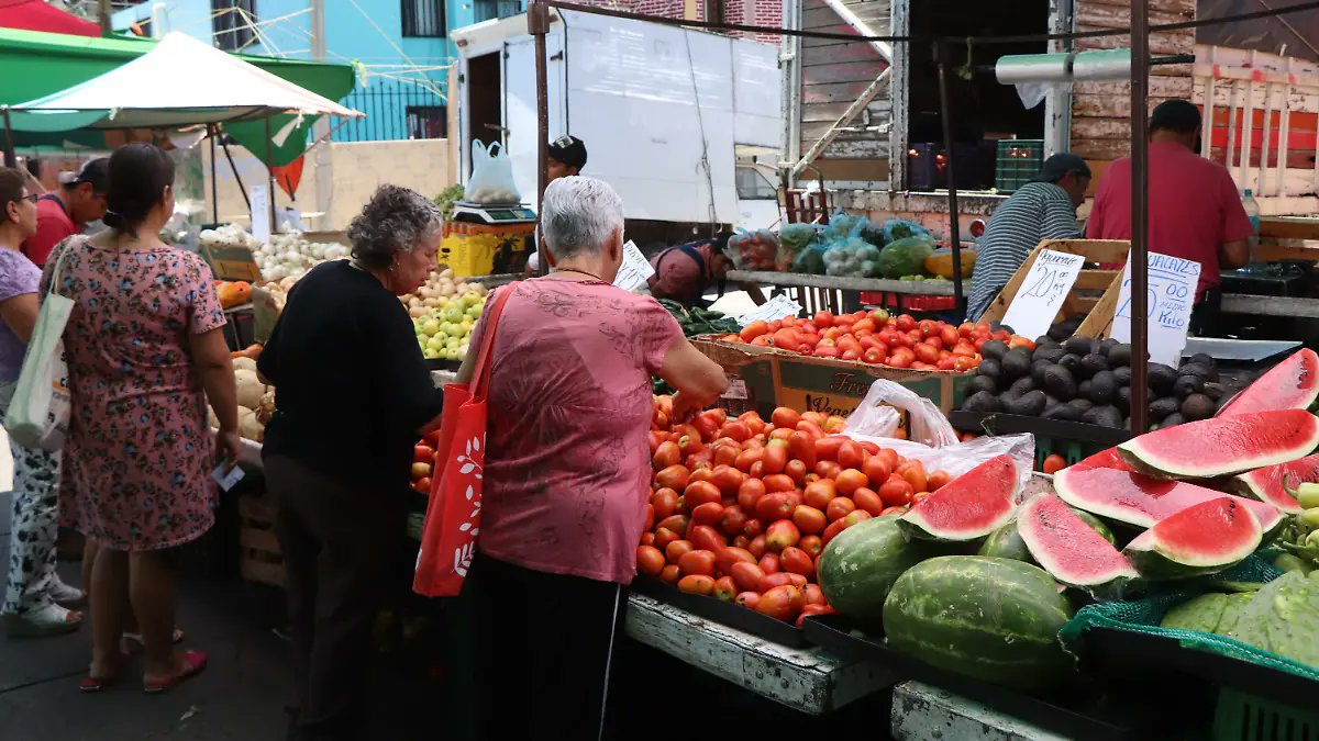 😬💰 ¡Algunos productos están por las nubes! ¿Sabes cuánto cuesta hoy la Canasta Básica? Te sorprenderá lo que gastamos en lo esencial.

🔵LOS DETALLES AQUÍ: tinyurl.com/mr3xvae

📸 Adrián Carmona / El Sol del Centro