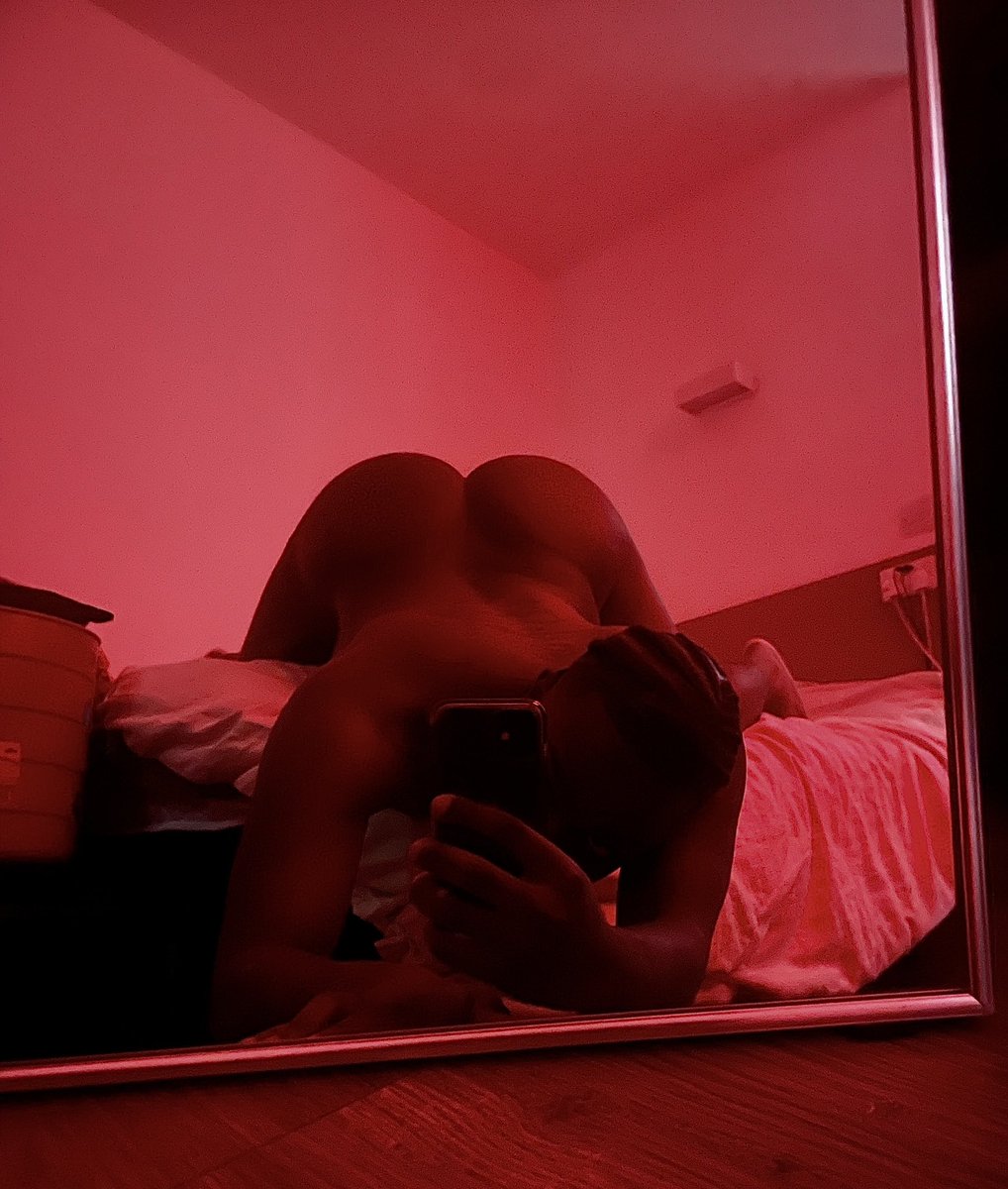 LilBubblesLdn's tweet photo. Which light u fucking me in ?🔴🔵 https://t.co/ugJfZ5VMSU