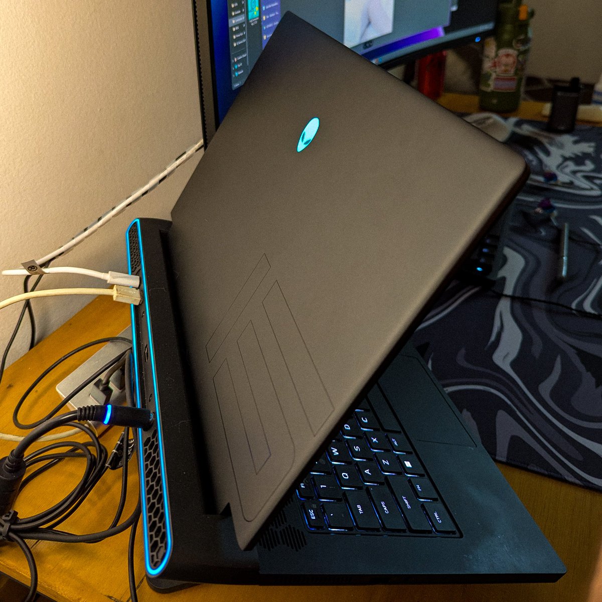 IronLHP's tweet photo. Vendo mi laptop! Alienware M15 R7 

Intel i9 12900H
NVidia RTX 3080
32 GB Ram
15 pulg IPS 2k 240hz
1tb SSD nvme Samsung
Teclado mecánico RGB
Slot libre para otro SSD y otra ram
Casi nueva, 15.000.000 GS, acepto 3080 en buen estado como forma de pago.

0981801895 https://t.co/pnaPX5KVnP