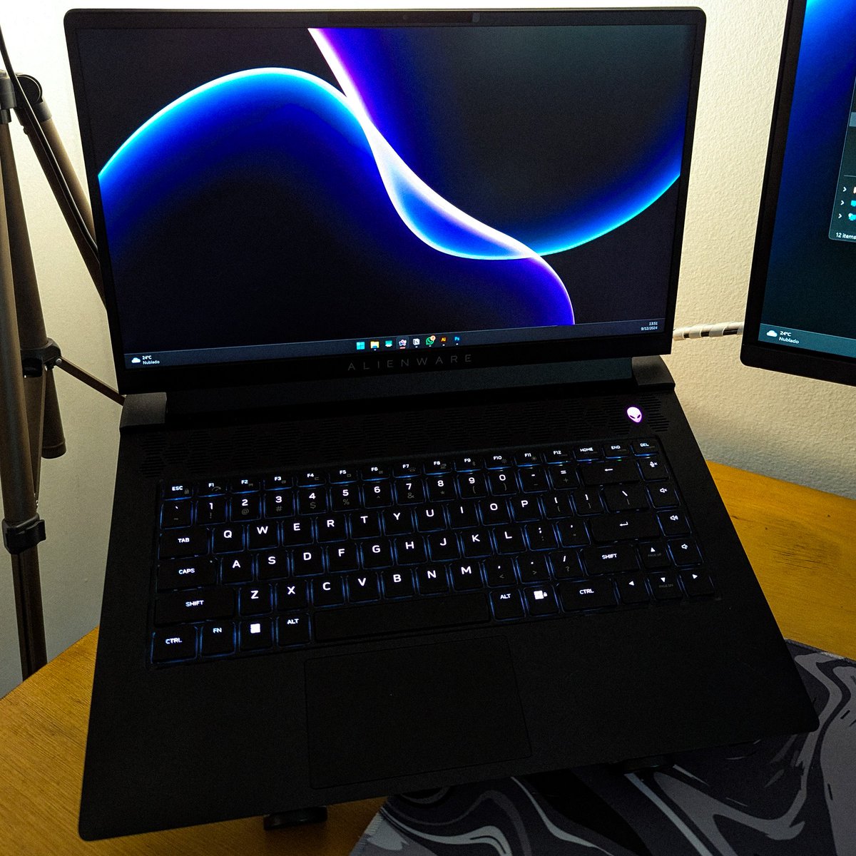 IronLHP's tweet photo. Vendo mi laptop! Alienware M15 R7 

Intel i9 12900H
NVidia RTX 3080
32 GB Ram
15 pulg IPS 2k 240hz
1tb SSD nvme Samsung
Teclado mecánico RGB
Slot libre para otro SSD y otra ram
Casi nueva, 15.000.000 GS, acepto 3080 en buen estado como forma de pago.

0981801895 https://t.co/pnaPX5KVnP