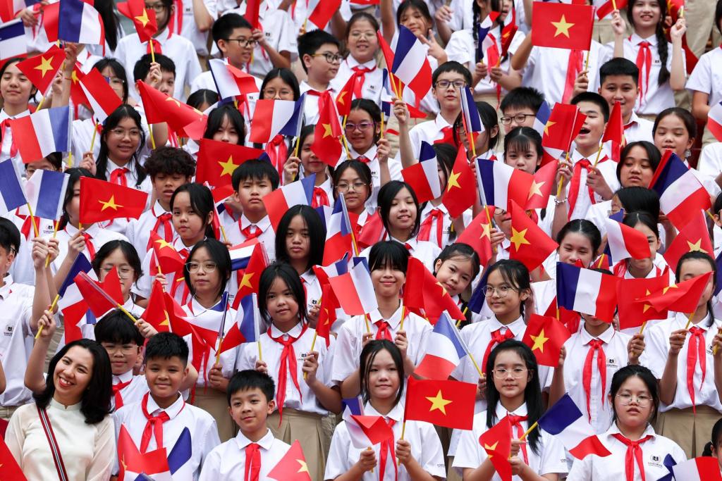 Vietnam scraps 2-child policy as aging threatens economic growth trib.al/wnWRiw4