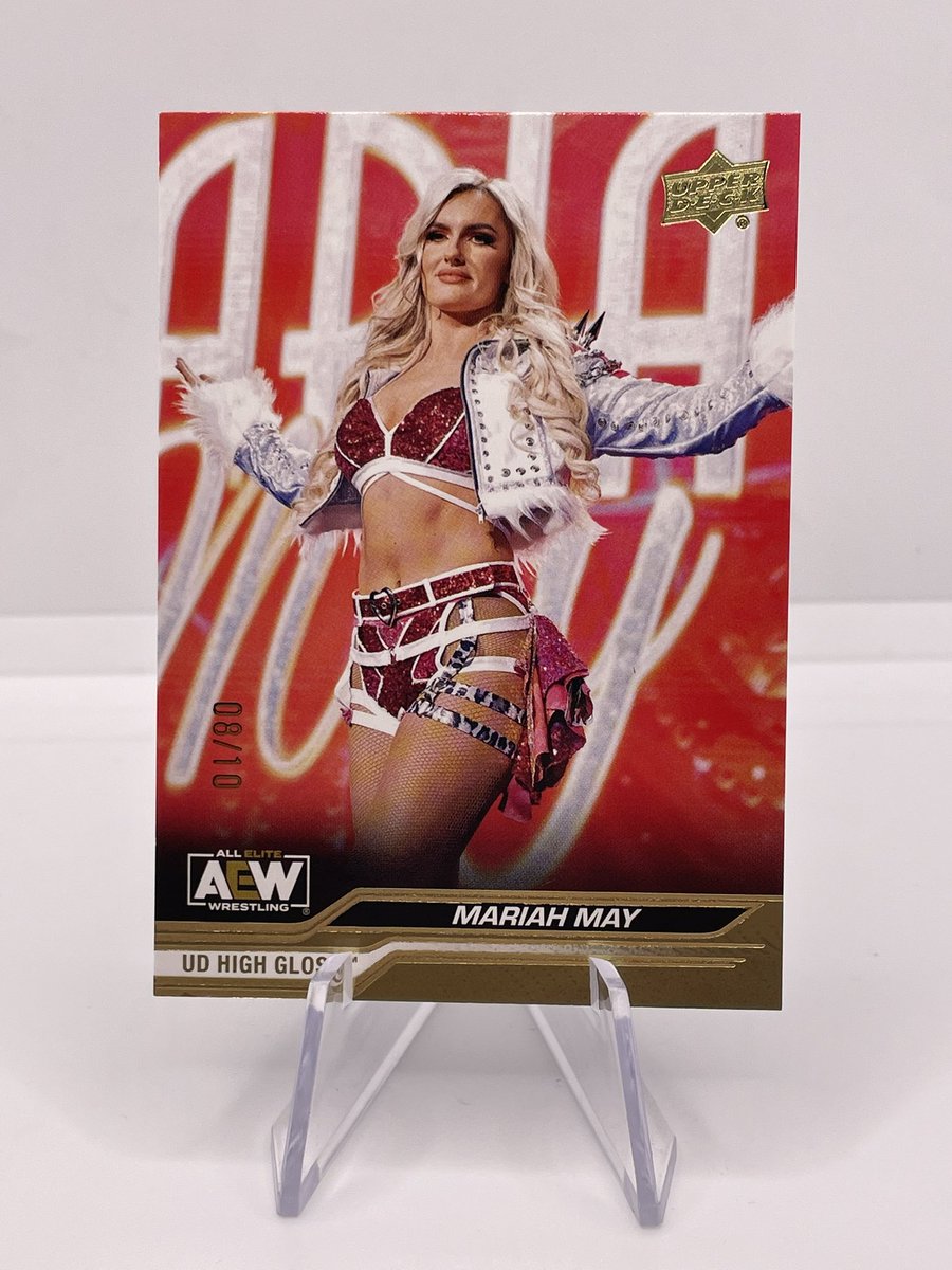 cardsandmoore's tweet photo. @wrestlingcards NXT just became glamorous #wrestlingcardwednesday https://t.co/MUrNn7605k