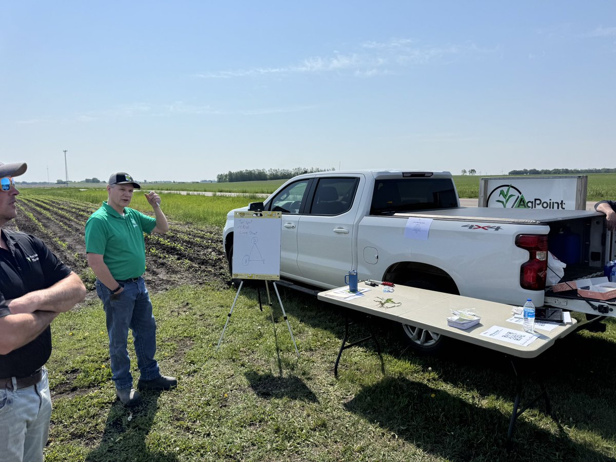 It was a great morning for an Agronomy day with <a href="/AgriGold/">AgriGold</a> agronomist Brian Ternus learning about potential diseases coming this season and evaluating early strain performance of new hybrids coming! 

#agpointsolutions #agrigold #grow25