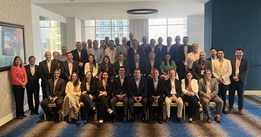CompartamosBanc's tweet photo. Omar Romero, Director General Adjunto de Compartamos Banco y Alejandro Puente, Director Ejecutivo de Relaciones Institucionales de @gentera, participaron en el Encuentro Anual de la Red @Accion que se celebró en Panamá. Gracias @BancoDelta por la hospitalidad. https://t.co/A9J5VqQE1I