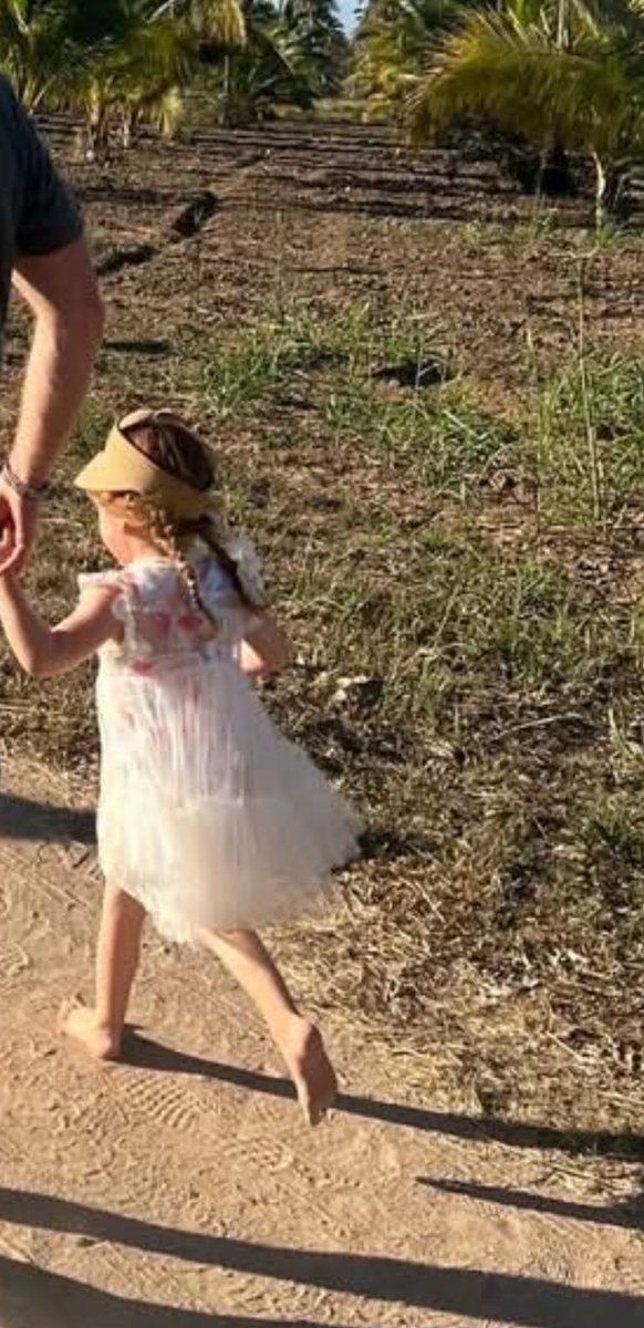 Daphroyal's tweet photo. Wishing Princess Lilibet Diana a very Happy and Glorious 4th Birthday. May you always excel and shine. 🙌🏽🎂🍰🎈🎉🎁💰⭐️🎈💃🥰🙏🏽 https://t.co/QKjX572AEL