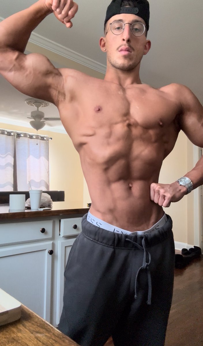 Who else misses the shredz &amp; the Stache 😂🥵