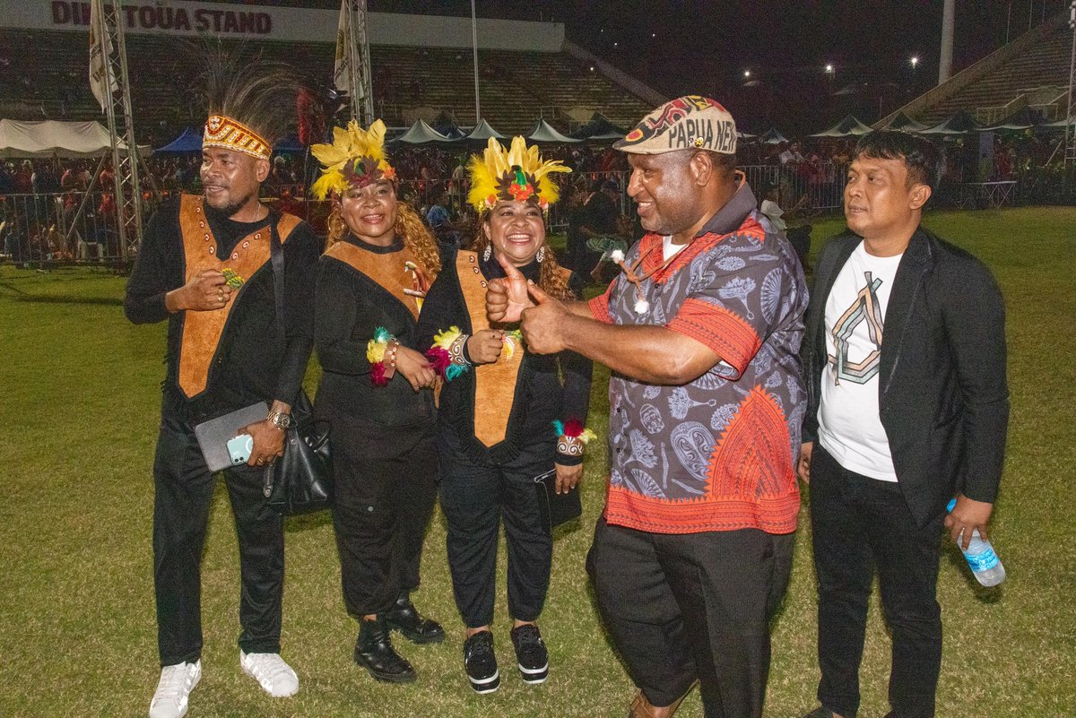 Major87_les's tweet photo. Trio Papua - singers from Jayapura, West Papua - with PNGs Prime Minister James Marape during the Pacific Story celebrations Port Moresby - Sat 31stMay2025 #PNG50thIndependence #Fiji #SolomonIslands #WestPapua https://t.co/BpIMJTzWga