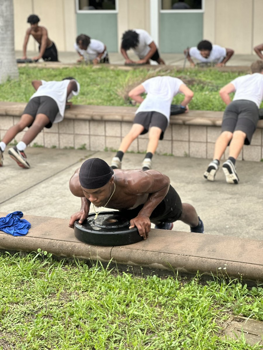 swarmgangg's tweet image. No weight-room, no problem! Still gonna get active!