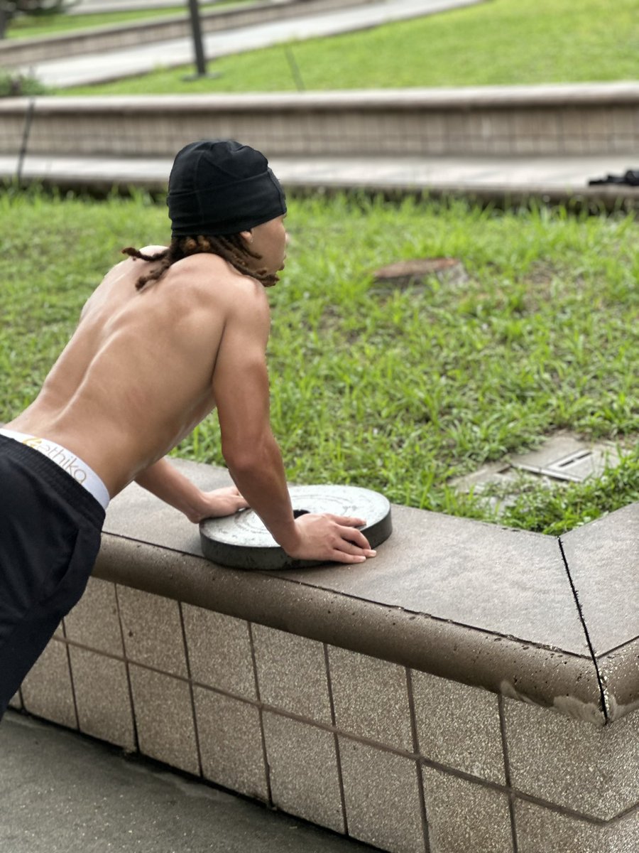 swarmgangg's tweet image. No weight-room, no problem! Still gonna get active!