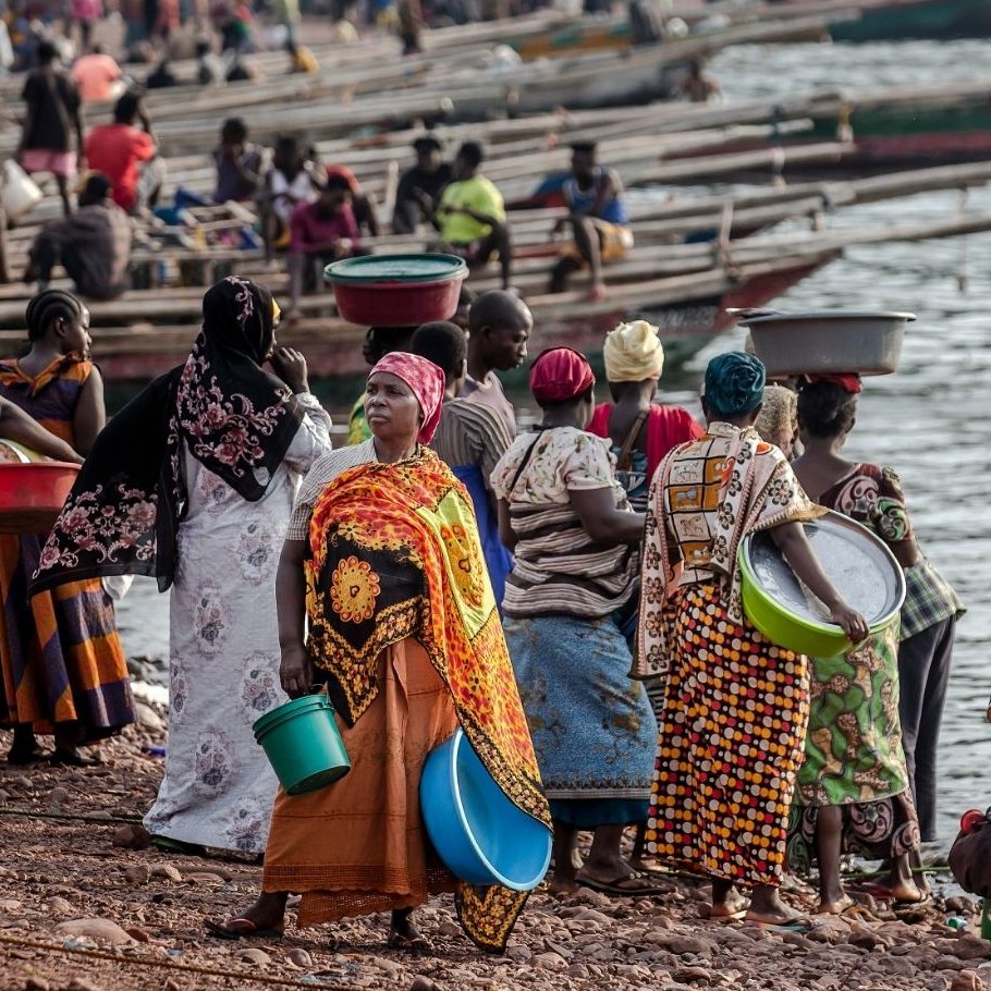 Fisheries & Aquaculture (@faofish) on Twitter photo 📢 <a href="/NaturePortfolio/">Nature Portfolio</a> just launched: #SmallScaleFisheries Collection!
Drawing from #IlluminatingHiddenHarvests, it explores the #SSF’s vital contributions to:
🔹 Nutrition, livelihoods & gender
🔹 Governance
🔹 Local-to-global action
Read more 👉 buff.ly/98bcOJd 📢 <a href="/NaturePortfolio/">Nature Portfolio</a> just launched: #SmallScaleFisheries Collection!
Drawing from #IlluminatingHiddenHarvests, it explores the #SSF’s vital contributions to:
🔹 Nutrition, livelihoods & gender
🔹 Governance
🔹 Local-to-global action
Read more 👉 buff.ly/98bcOJd
