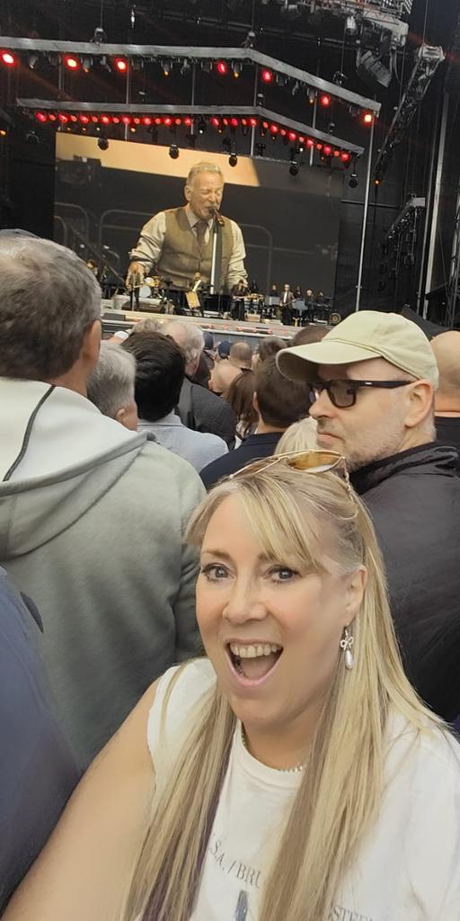What a night!! #TheBoss didn't disappoint ♥️
<a href="/springsteen/">Bruce Springsteen</a> #Anfield #Brucespringsteen