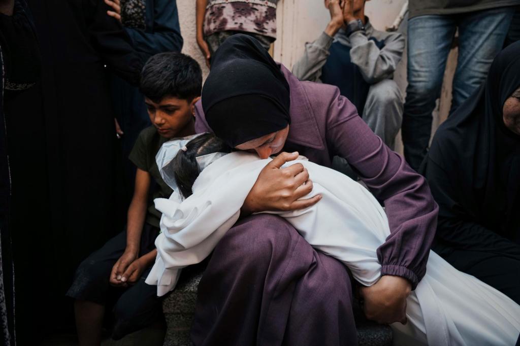 US vetoes UN Security Council resolution demanding an immediate Gaza ceasefire trib.al/e3LYBtg