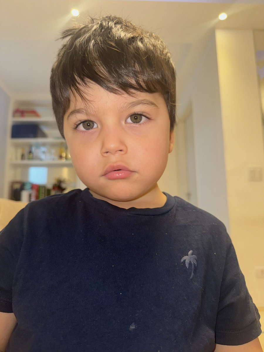 3 aninhos servindo face card
