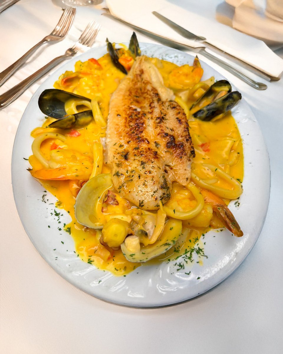 pollos_astoria's tweet photo. Fresh, juicy, and packed with flavor. Our fish fillet is the perfect choice for those who crave quality and tradition. 🐟🍋 You’re going to love it! https://t.co/4KTimg8FQq