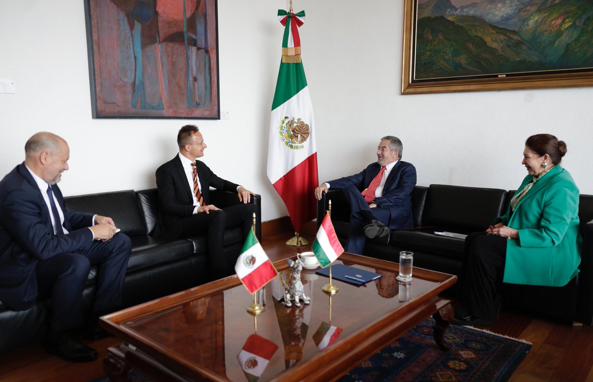 Relaciones Exteriores (@sre_mx) on Twitter photo 馃摳El canciller Juan Ram贸n de la Fuente sostuvo un encuentro con el ministro de Relaciones Exteriores y de Comercio de Hungr铆a, <a href="/FM_Szijjarto/">P茅ter Szijj谩rt贸</a>, quien se encuentra en M茅xico como parte de una gira de trabajo por la regi贸n latinoamericana.
Los cancilleres acordaron fortalecer el 馃摳El canciller Juan Ram贸n de la Fuente sostuvo un encuentro con el ministro de Relaciones Exteriores y de Comercio de Hungr铆a, <a href="/FM_Szijjarto/">P茅ter Szijj谩rt贸</a>, quien se encuentra en M茅xico como parte de una gira de trabajo por la regi贸n latinoamericana.
Los cancilleres acordaron fortalecer el