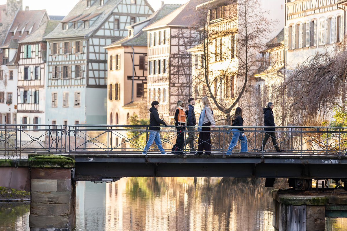 Syracuse University (@syracuseu) on Twitter photo From strangers to family 🇫🇷
#SyracuseU students are living with local hosts in Strasbourg, France, embracing language, culture, and connection every day with <a href="/syracuseabroad/">Syracuse Abroad</a>.
🔗 Read More: bit.ly/43sPNTV From strangers to family 🇫🇷
#SyracuseU students are living with local hosts in Strasbourg, France, embracing language, culture, and connection every day with <a href="/syracuseabroad/">Syracuse Abroad</a>.
đź”— Read More: bit.ly/43sPNTV