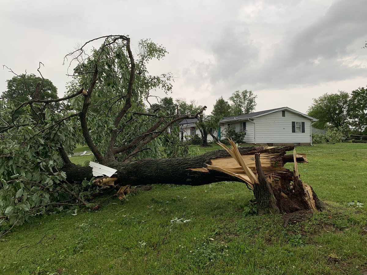 LcBarczewski's tweet image. Storm damage in Wildwood off Highway 109. #stlwx #mowx @ksdknews