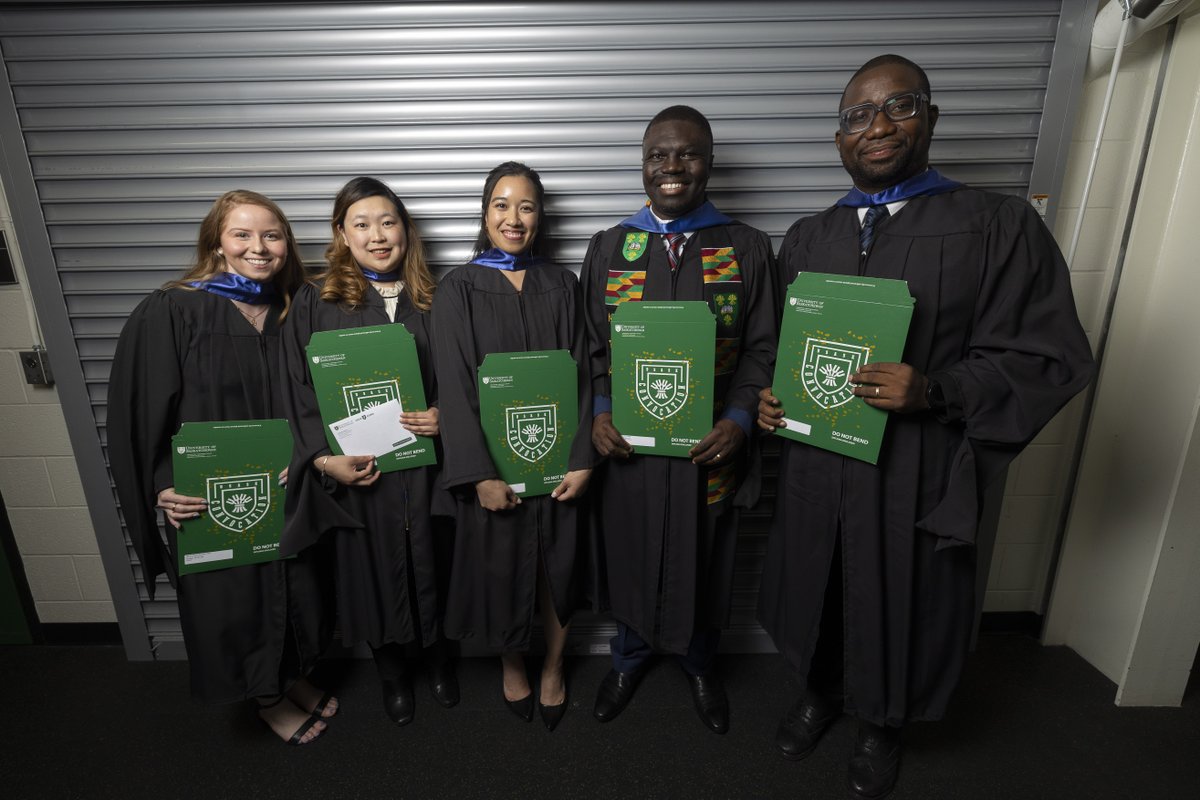 JSGSPP's tweet photo. Yesterday, graduates from our #USask campus crossed the stage and joined our ever-growing JSGS alumni community 🎓

From Edmonton to Norway and beyond, you are now part of a global network of change-makers, public servants, and policy professionals creating meaningful impact 🌍 https://t.co/e3Hwag43HV