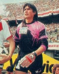 <a href="/PalaPR_/">Pala</a> El arquero que suena para River si se hace lo de Mastantuono