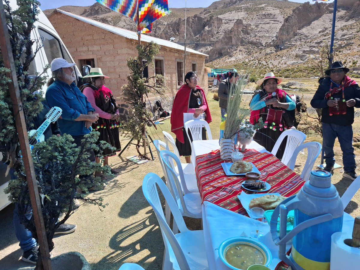 CoredeTarapaca's tweet image. Ahora. Cores Lucero Callpa, Hugo Estica y Octavio Lopez participan en Ceremonia de Última Trilla de Quinoa, actividad que se realiza en #Quebe, y que organiza Cooperativa de Agricultura, Ganadería y Turismo Jach'a Llapu. 
#Tarapaca #Colchane #Iquique #Tamarugal