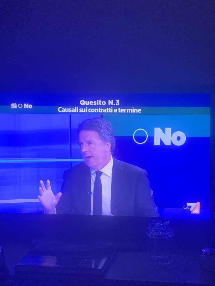 FraLeoncini's tweet image. Bravo @matteorenzi ! Vince la sfida tv da #Mentana contro Landini e la CGIL sui quesiti referendari sul lavoro. Alle imprese e ai lavoratori servono riforme e misure per sostenere la creazione di nuovi posti di lavoro e l’aumento degli stipendi, non propaganda e ideologia. A una