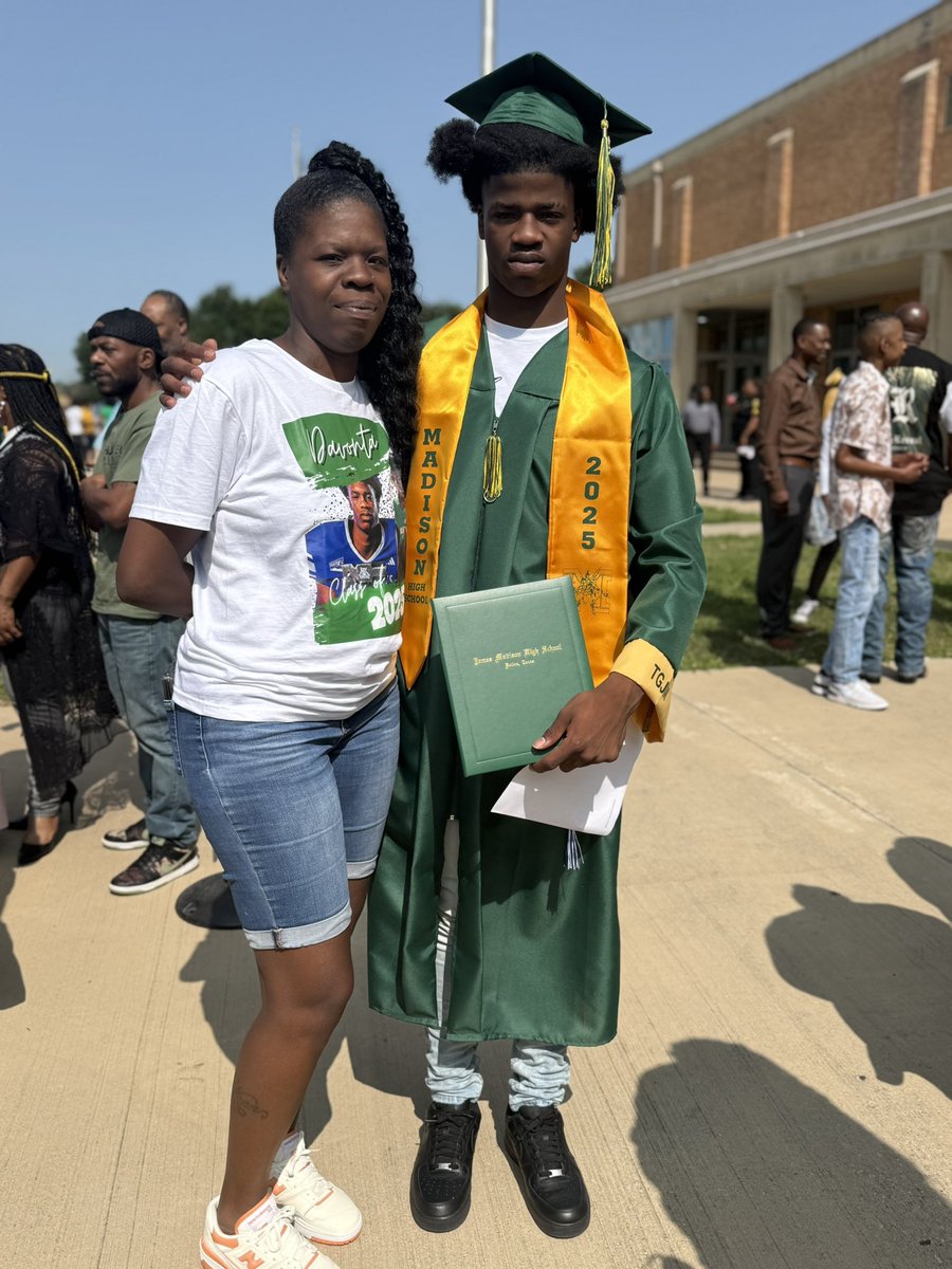1dhawk's tweet image. Beyond proud 💕I DID IT #LONGLIVEMYPEOPLE