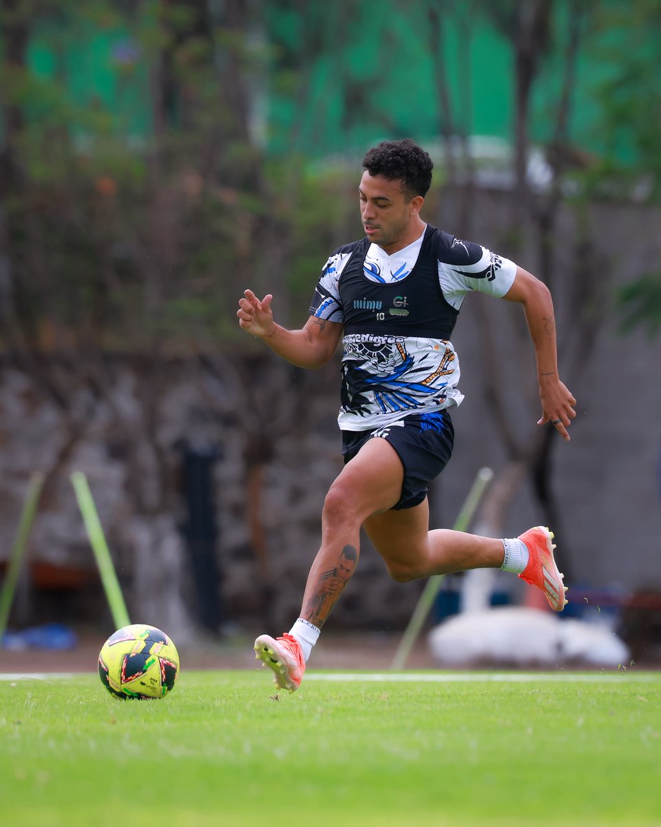 LuquiiRodriguez's tweet photo. Pretemporada 🐓⚽️ https://t.co/kS6uJeyXD6