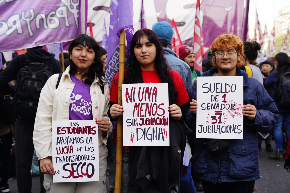 A 10 años del primer #NiUnaMenos Jubiladas, Hospital Garrahan, Conicet, Discapacidad y otras luchas, concentraron en el Congreso donde se llevo adelante una gran jornada.
Crece la unidad en las calles ✊🏽💜