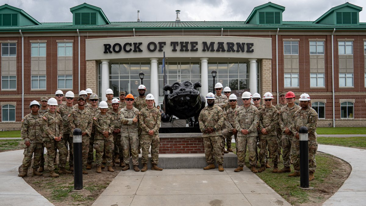 3rd_Infantry's tweet image. Soldiers from the 3rd Infantry Division pose with the new Rocky the Bulldog statue at Fort Stewart, May 28, 2025.
Rocky honors the legacy of the “Dogface Soldiers” and the proud history of the Marne Division. #DogfaceSoldiers #RockOfTheMarne #3ID #ArmyHeritage
