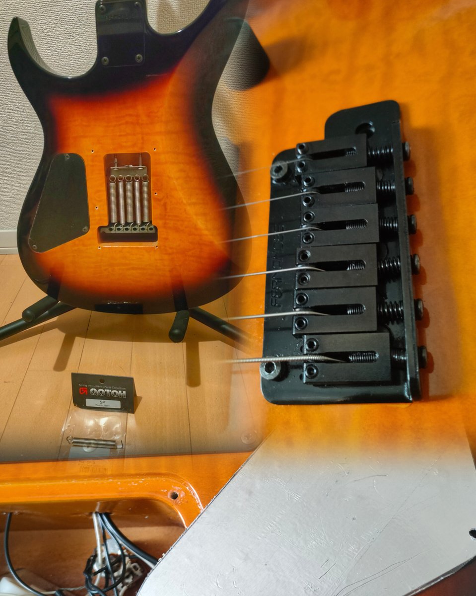 AOI_pawn's tweet photo. そしてこちら(https://t.co/7o9z0WBDvb)にて演奏さていただいたのが[#MyNewGear]の[#FERNANDES #FGZ400]をカスタムした通称[リベカスタム type Flour]です!
1996年製でもうすぐ30thですがタイムリープしてきたみたいなきれいな個体でちょっとめずらしいサンバーストカラー
りべかさんはアーミングしないので[#GOTOH]さんのスプリングを2本追加してスタッドボルトも少し締め込んでブリッジをベタ付けに
弦高調整幅を確保するために[#Musiclily]さんのUltraシリーズのブラスブリッジサドル(10.8mm)に交換してモダンな感じに
あとちょっとノイズ対策とかしました
チューナーペグとピックアップは初めからGOTOHさんでバッチリ!
製造元はちょっと調べたら[#ダイナ楽器]さんではとのこと
FERNANDESさんの当時の本気度合いを感じるとてもいい感じの[#Guitar]です
りべかさん先入観がないので[#ストラトタイプ]の[#ギター]として弾いてみたらとっても良いギターです
おはようございます! :-)

#おはようVTuber #わたしの音活