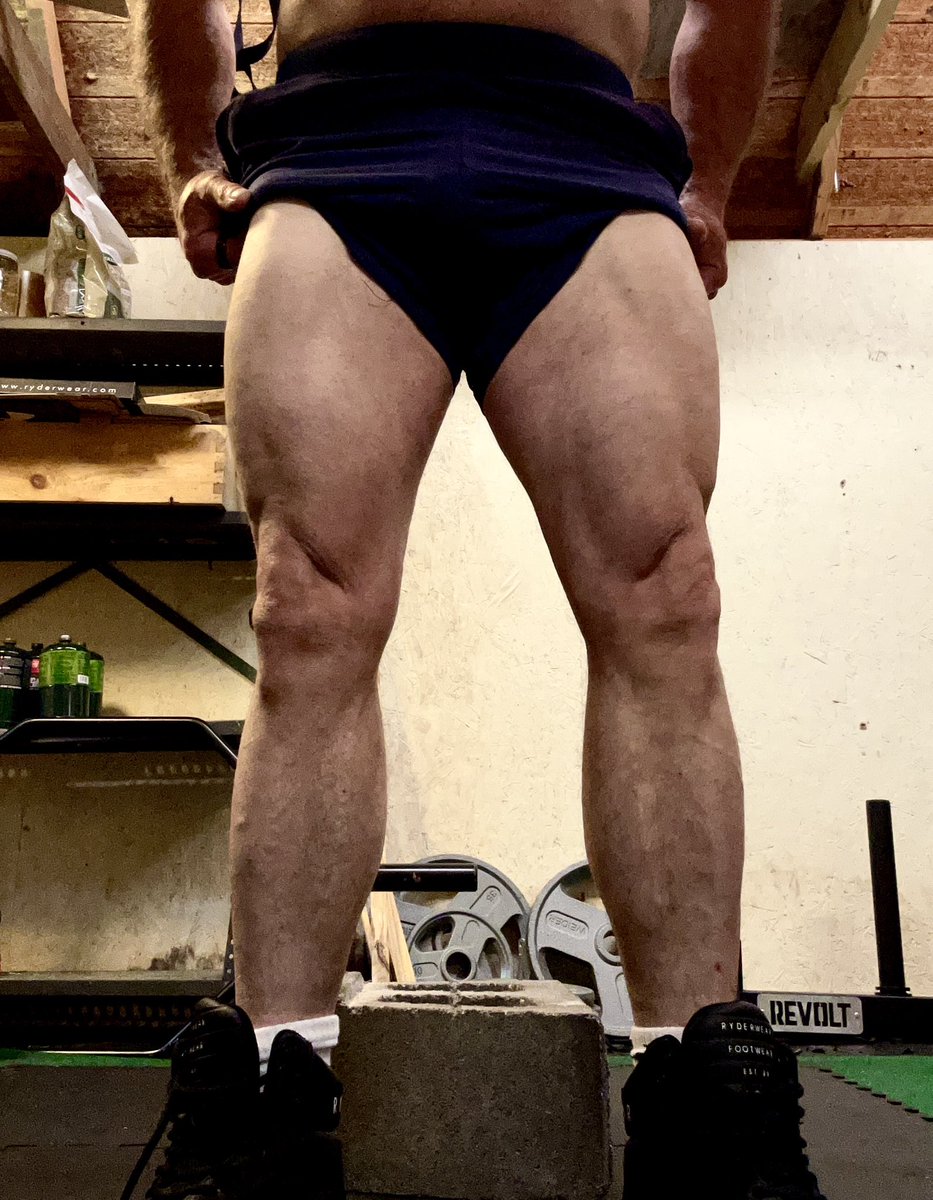 PastorPaulB1's tweet photo. Midweek leg day - determined to make these sticks grow! Tomorrow is the monthly chemo. #doworkson #oldmanfitness #thisis66 https://t.co/sFlqyHheiA