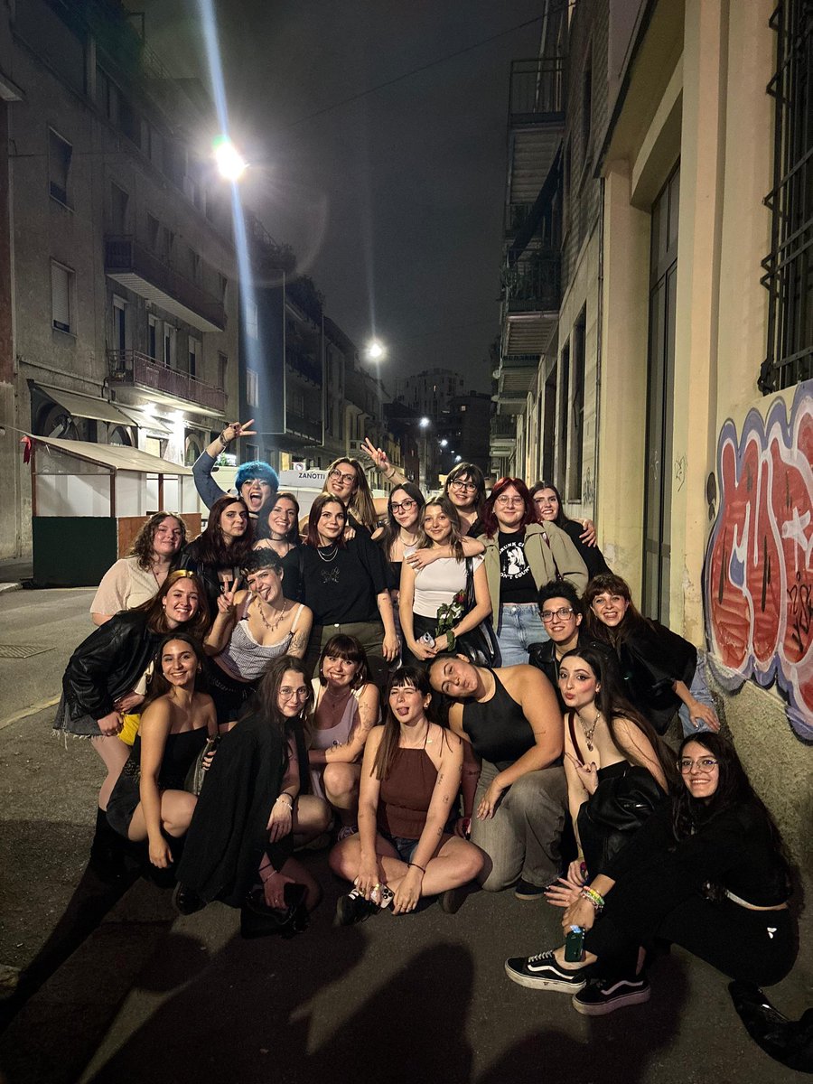 respiroappena_'s tweet photo. tanatwitter, colleghi, branco, setta..
o semplicemente famiglia. ❤️‍🩹 https://t.co/EFwIlTLpyK